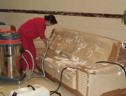 广州办公室保洁公司:清洗布艺沙发的方法有哪些？